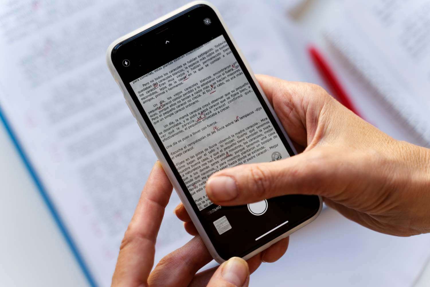 Telefono scaneando documento